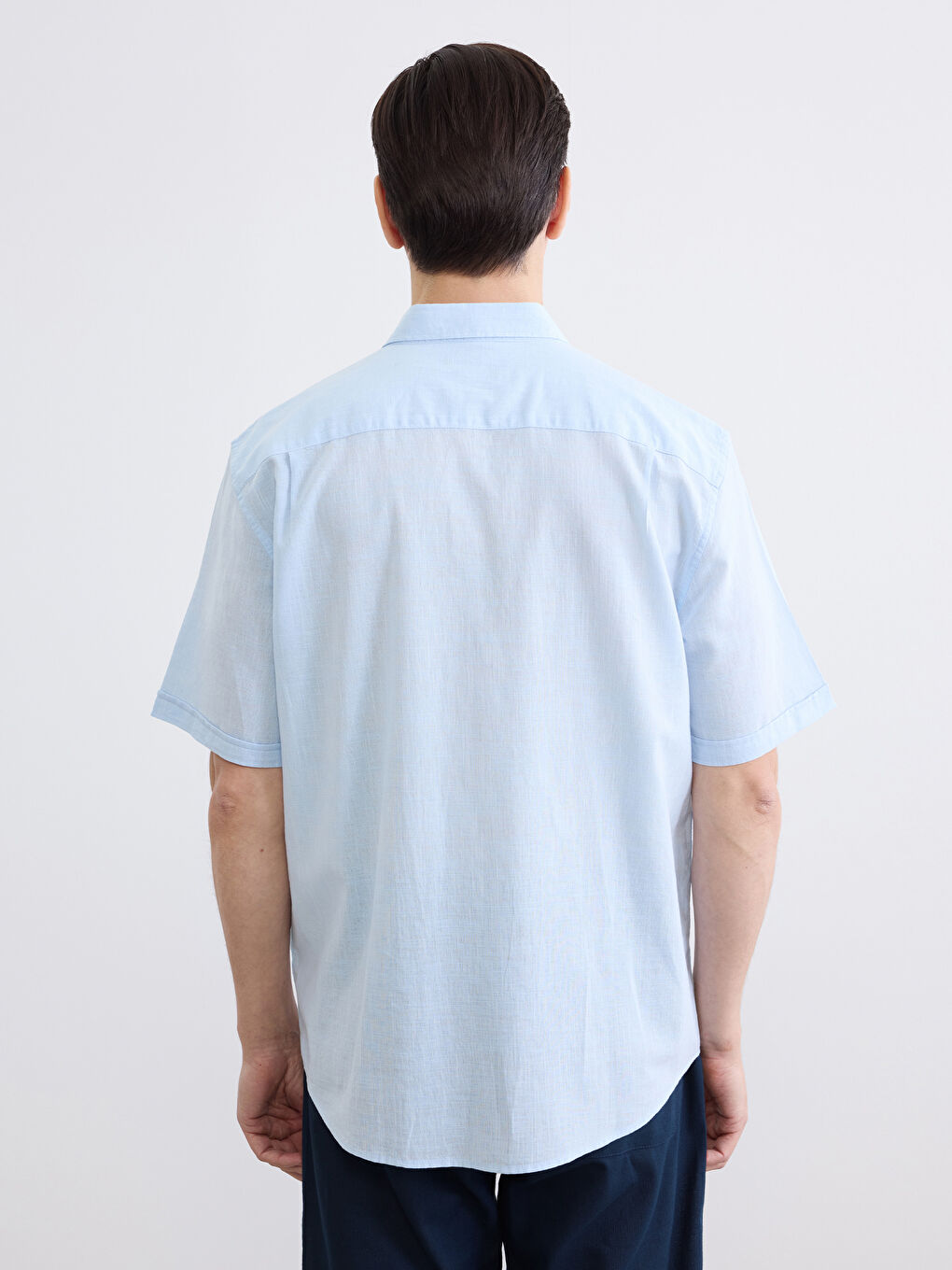قميص للرجال بقصة عادية من مزيج الكتان-3