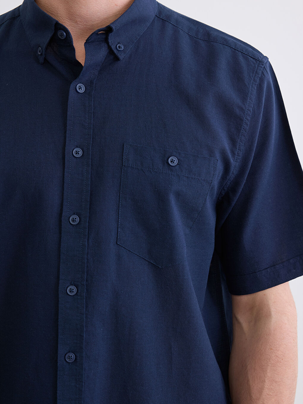 قميص للرجال بقصة عادية من مزيج الكتان-2