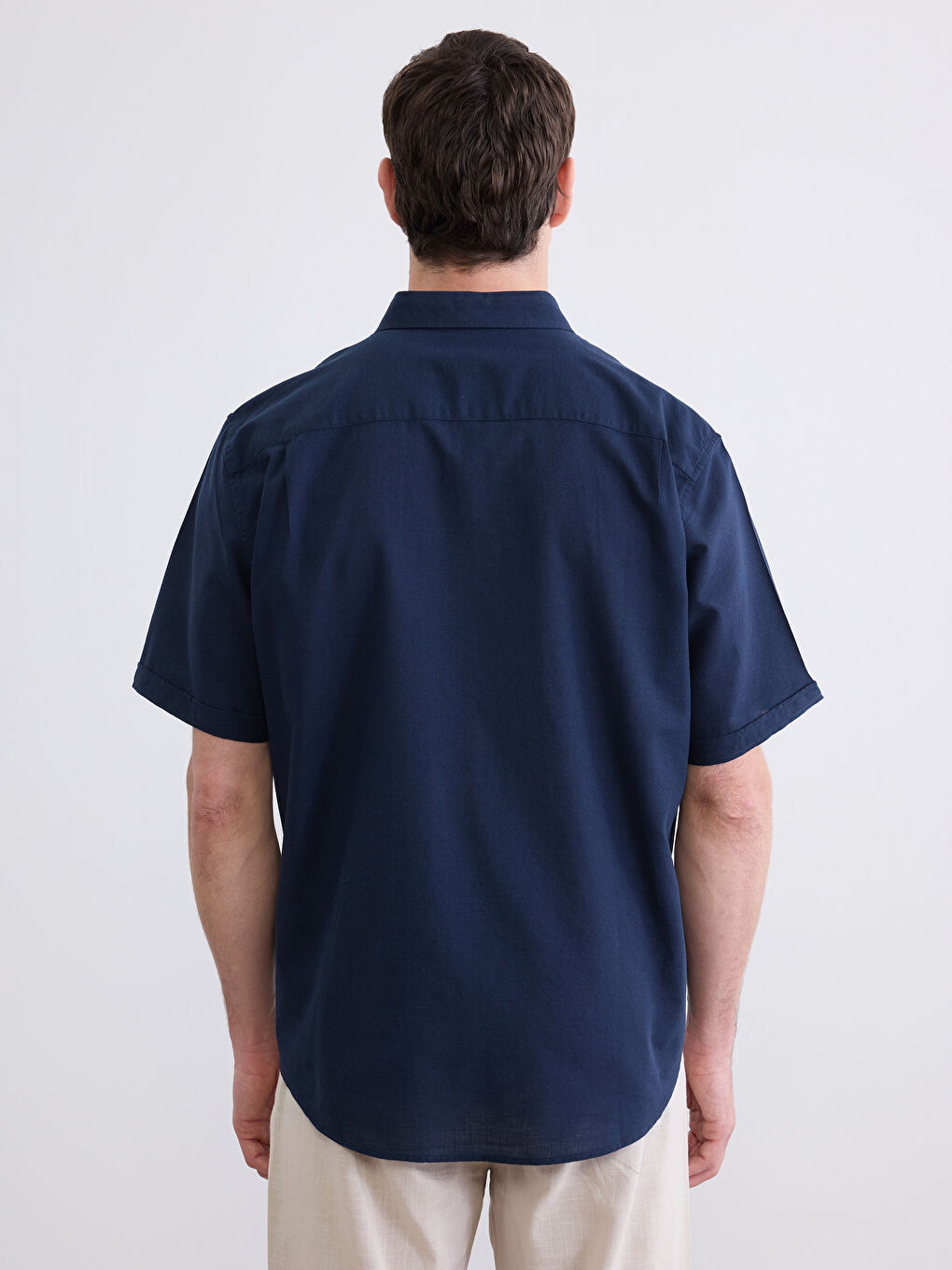 قميص للرجال بقصة عادية من مزيج الكتان-3