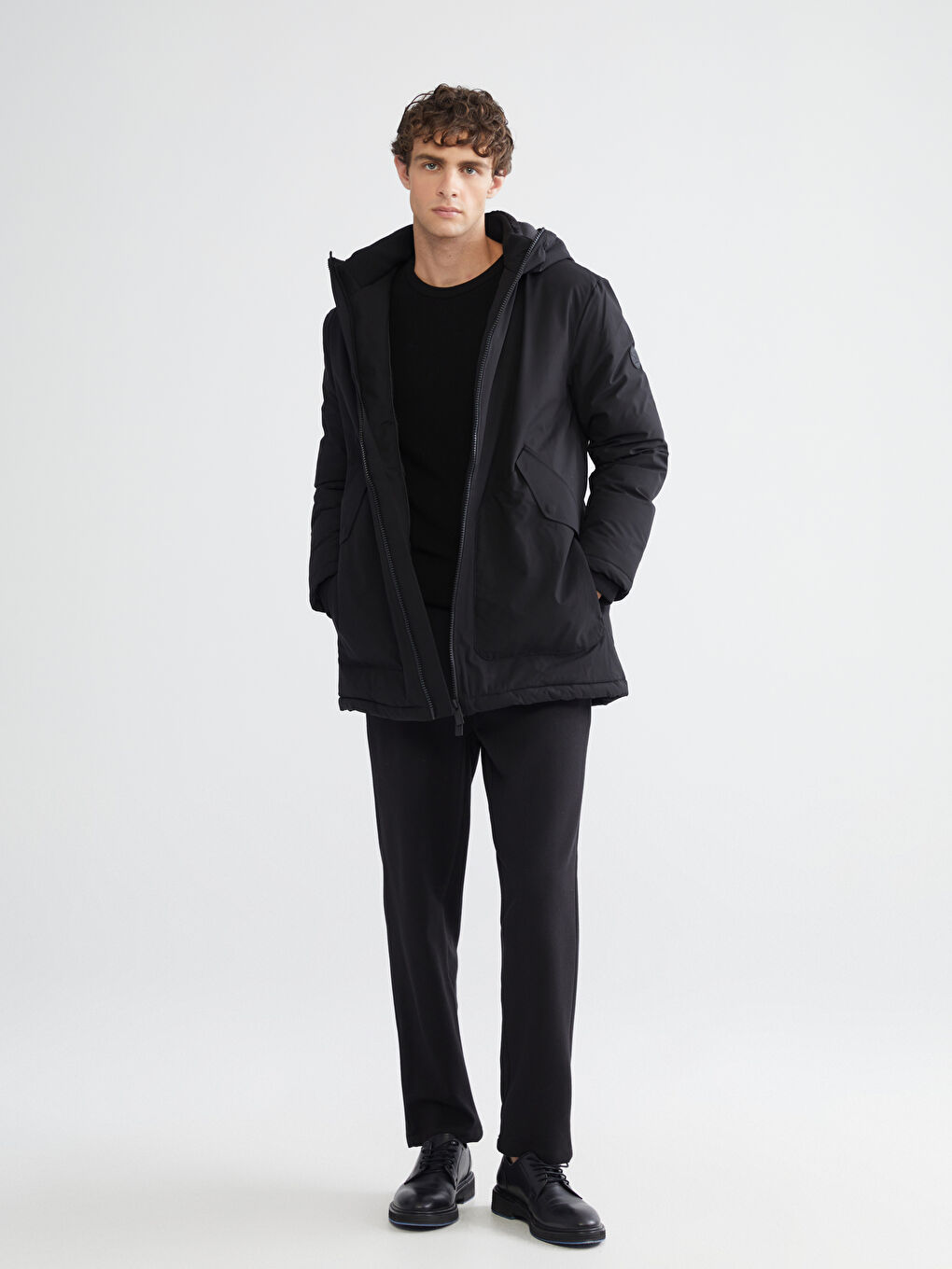 Siyah Standart Kalıp Kapüşonlu Erkek Mont-1