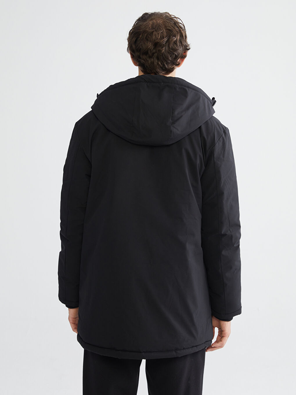 Siyah Standart Kalıp Kapüşonlu Erkek Mont-4