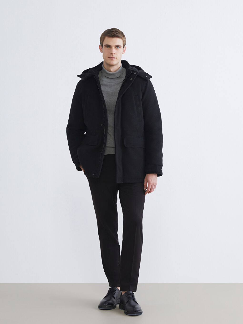 Siyah Standart Kalıp Kapüşonlu Erkek Kaşe Mont-1
