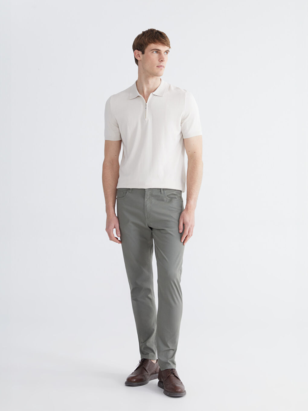 بنطلون تشينو رجال بقصة سليم في قماش مبرد