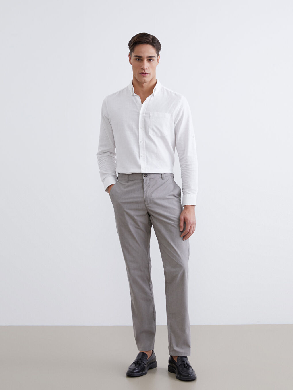Pantaloni Chino din pânză pentru bărbați, croială regular.
