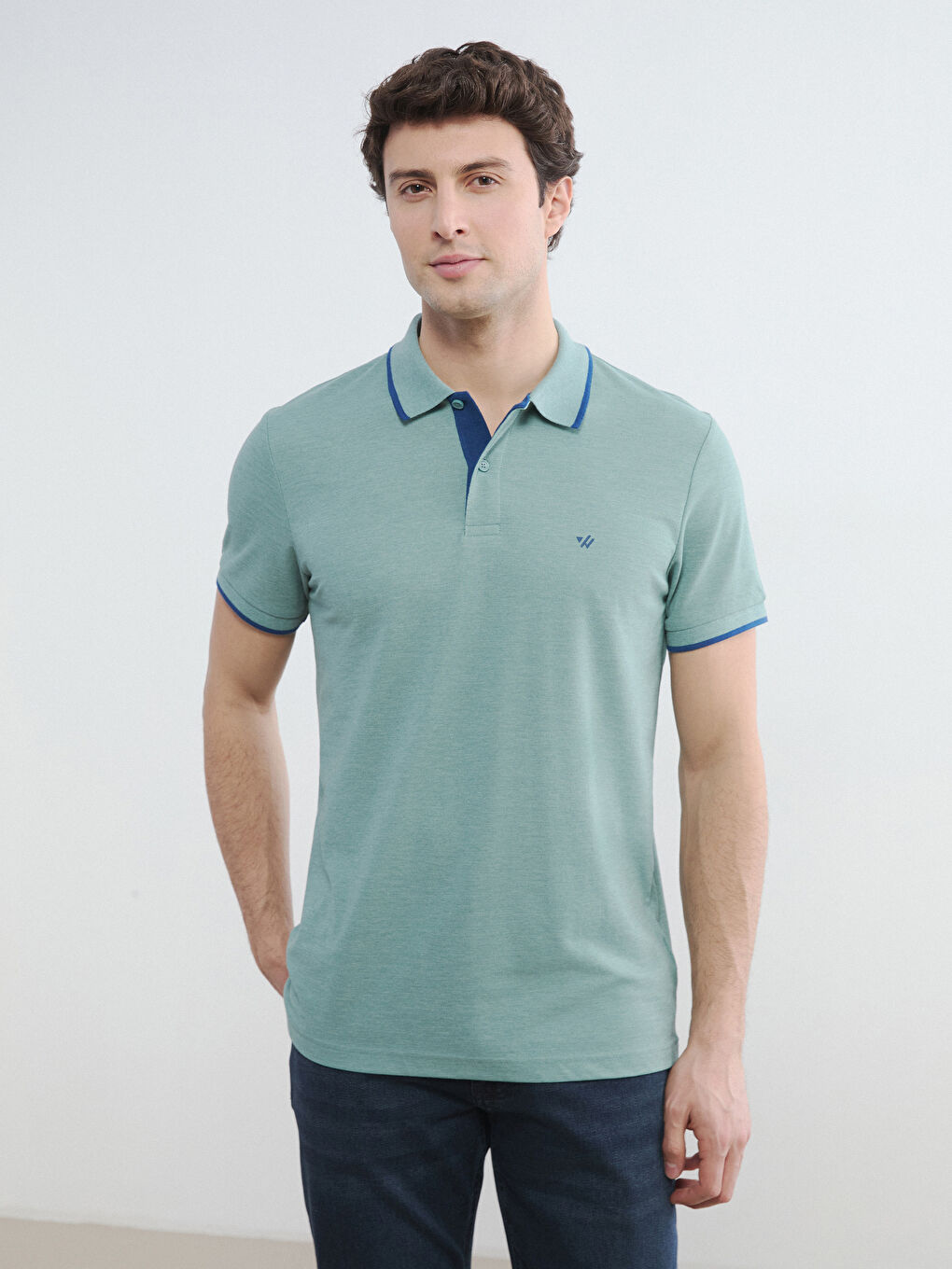 Футболка Мужская Пике Однотонная с Воротником Поло-1