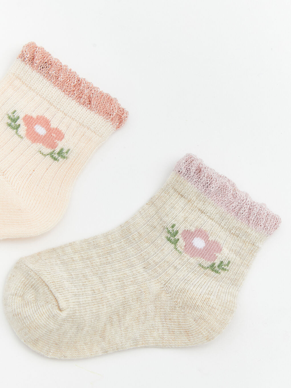 ჩვილი გოგონა ვარდისფერი წინდები-1