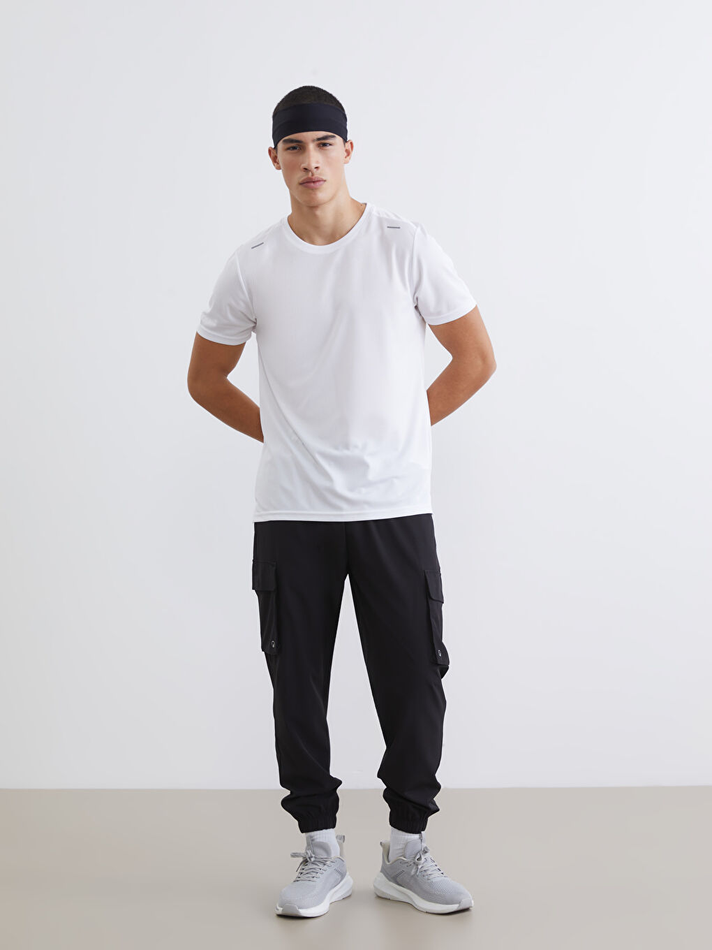 تي شيرت رياضي بكول مدور رجال-1