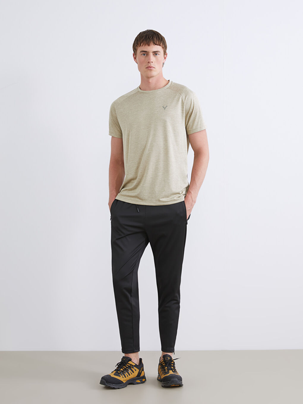 پانتۆڵی ئارەقە ڕه‌ش پیاو