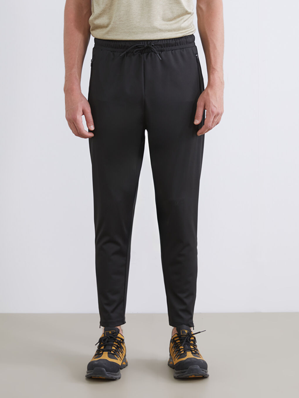 پانتۆڵی ئارەقە ڕه‌ش پیاو-1