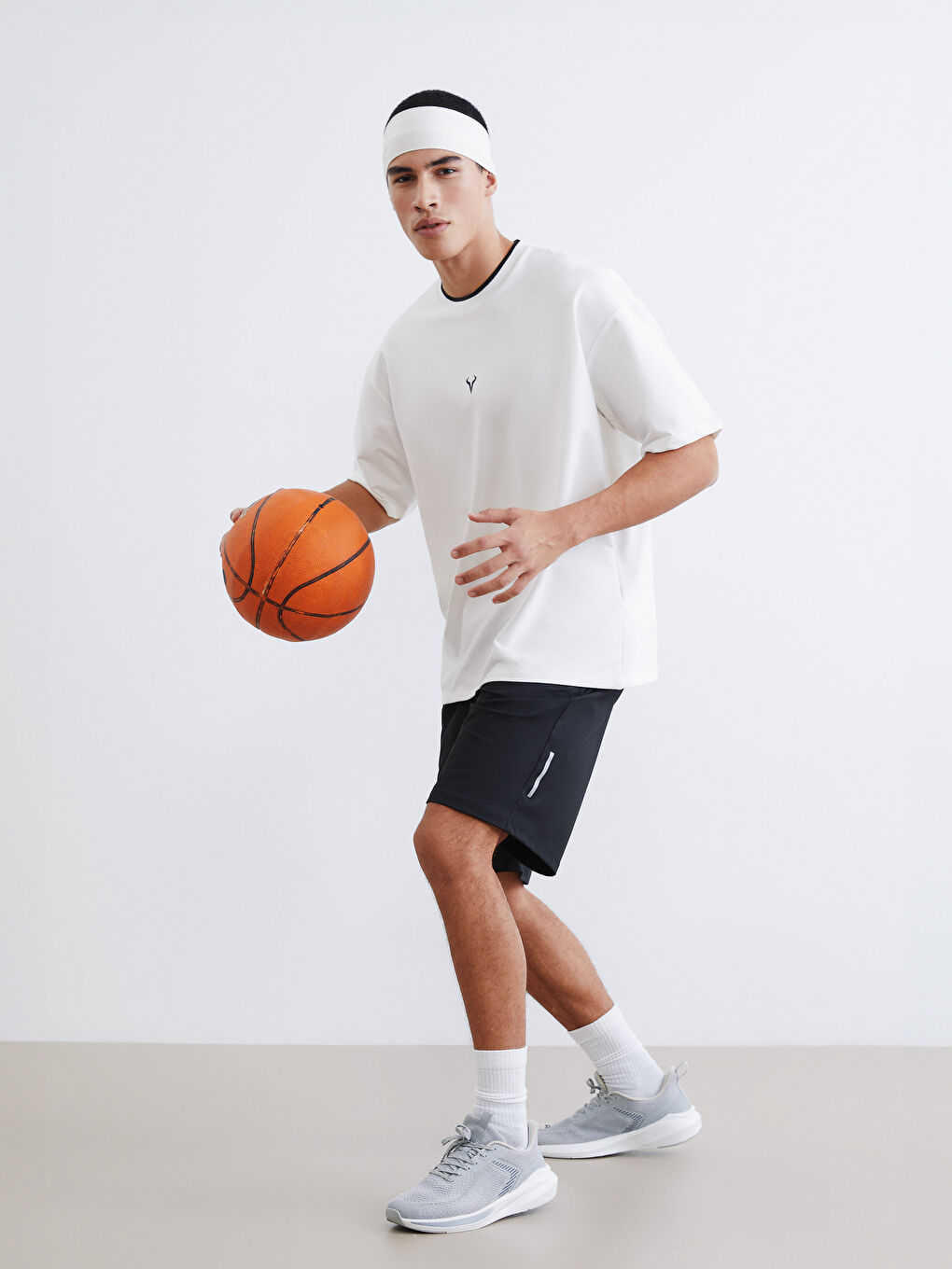 Siyah Standart Kalıp Erkek Spor Şort