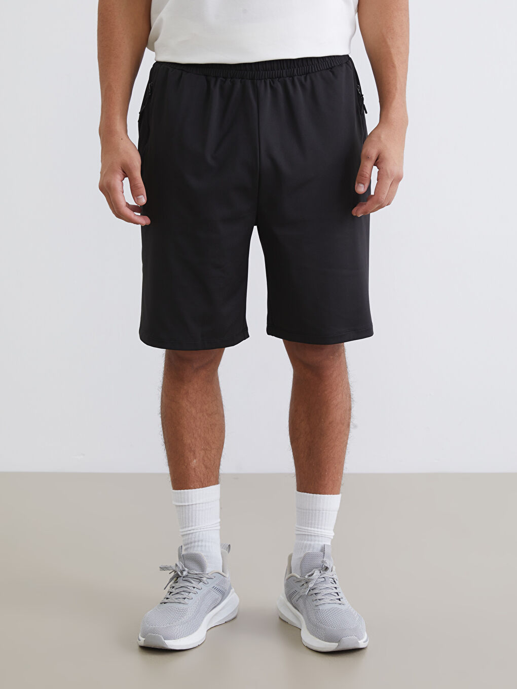 Siyah Standart Kalıp Erkek Spor Şort-1