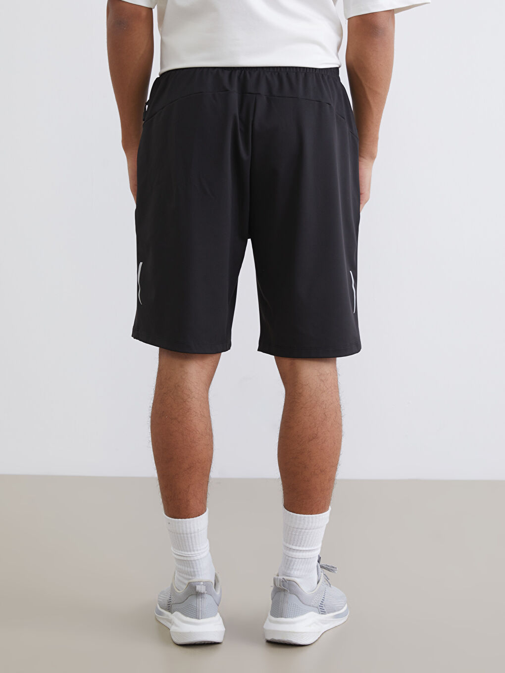 Siyah Standart Kalıp Erkek Spor Şort-3
