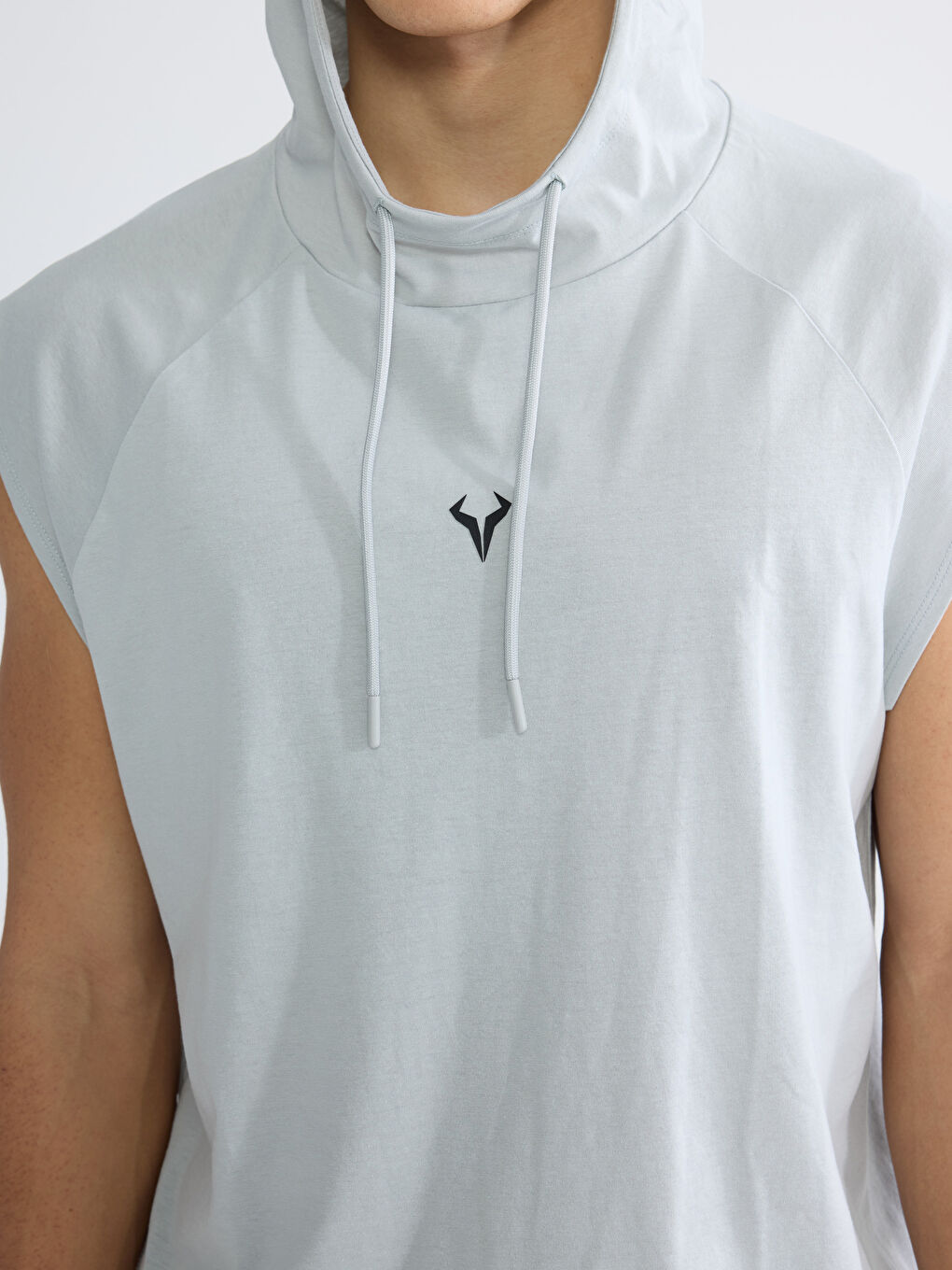 Ерлерге арналған капюшонды спорттық майка-2