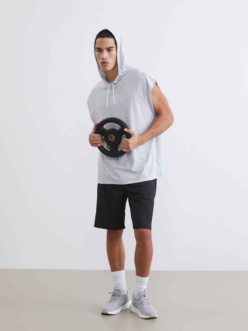 Ерлерге арналған капюшонды спорттық майка-1