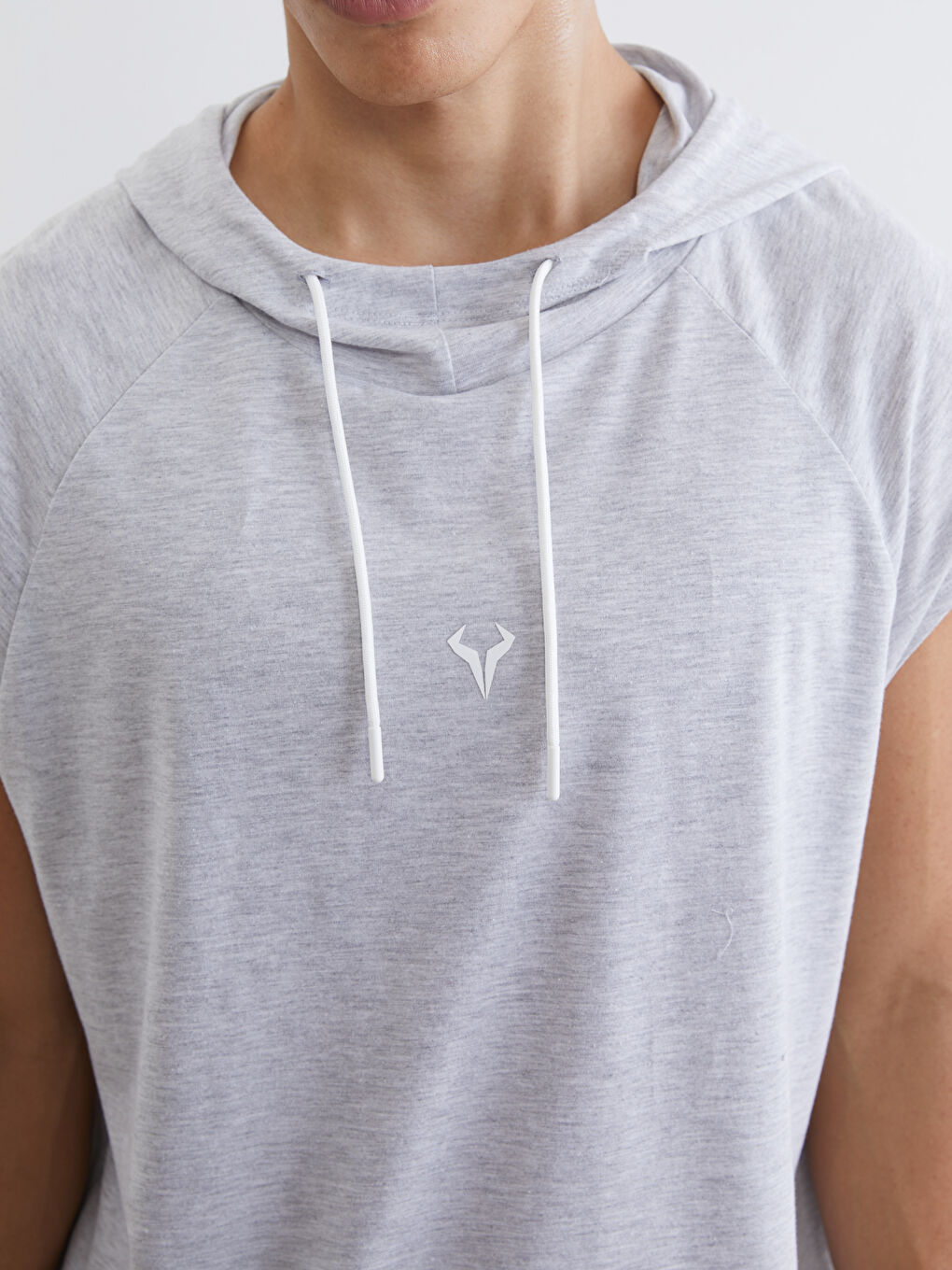 Ерлерге арналған капюшонды спорттық майка-2