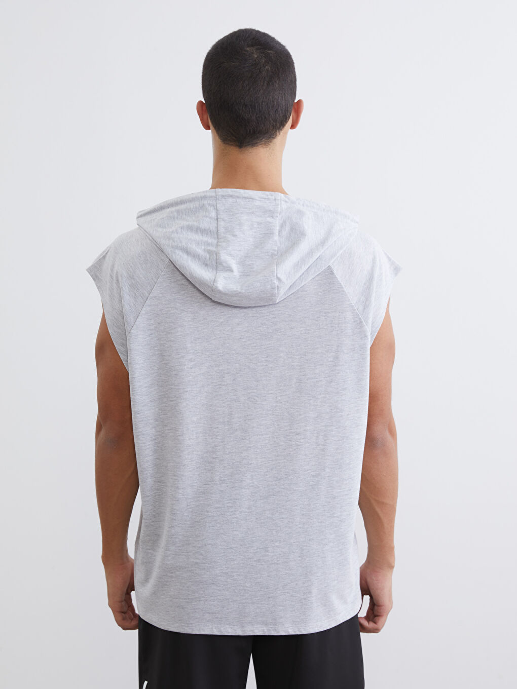 Ерлерге арналған капюшонды спорттық майка-3