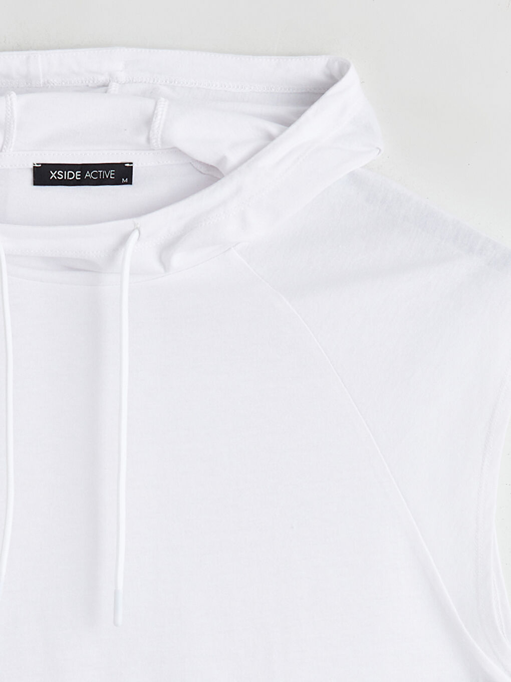 Beyaz Kapüşonlu Erkek Sporcu Atleti-5