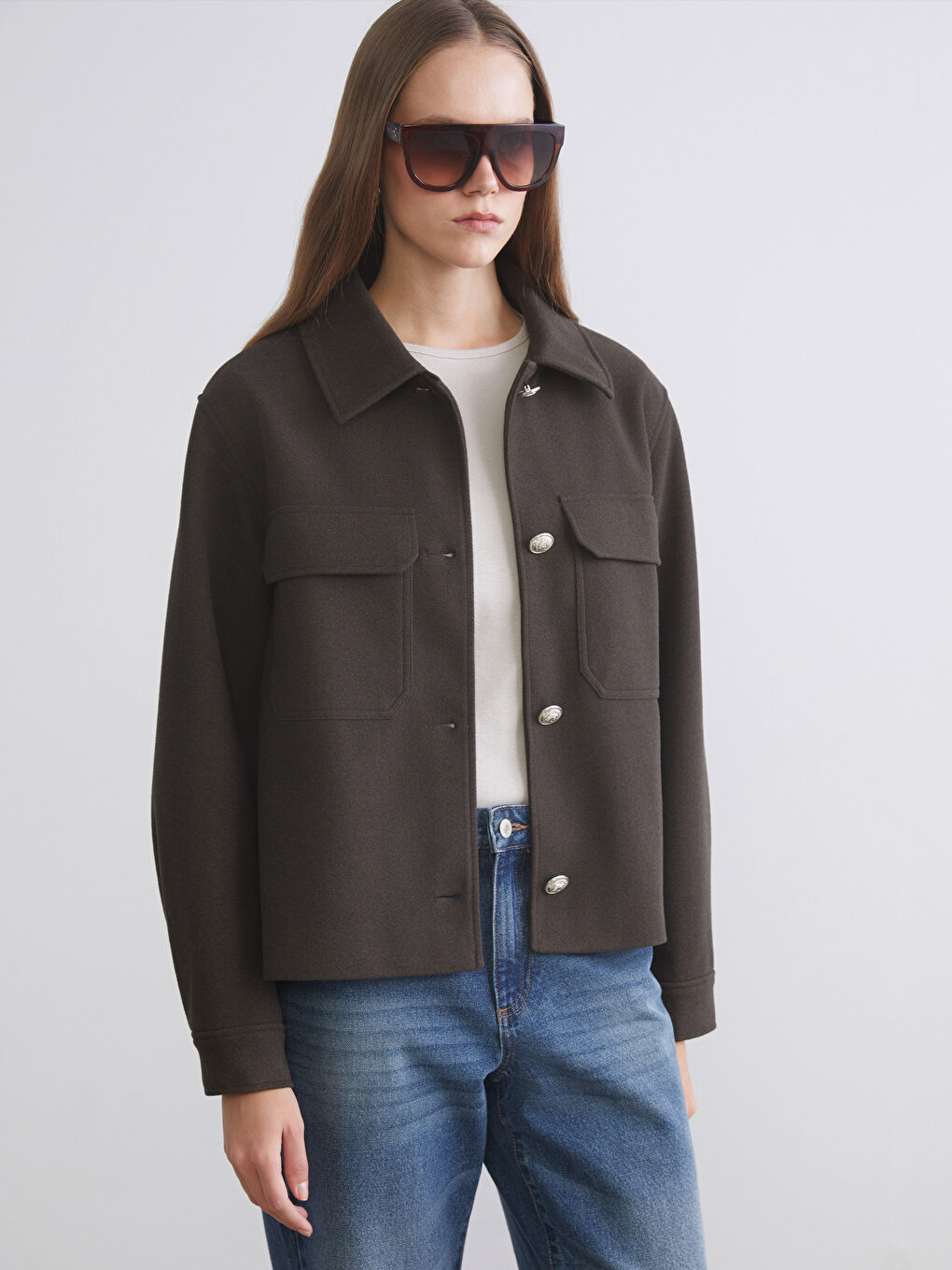 ئۆڤەرشێرت قاوه‌یی ژن