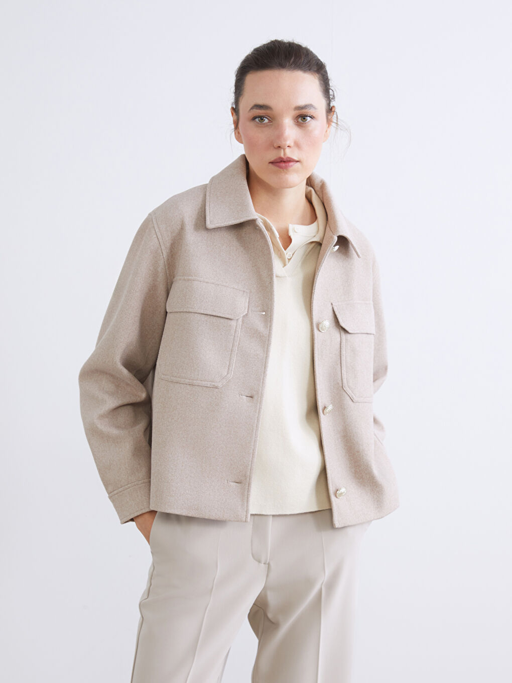 قميص خارجي بيج امرأة