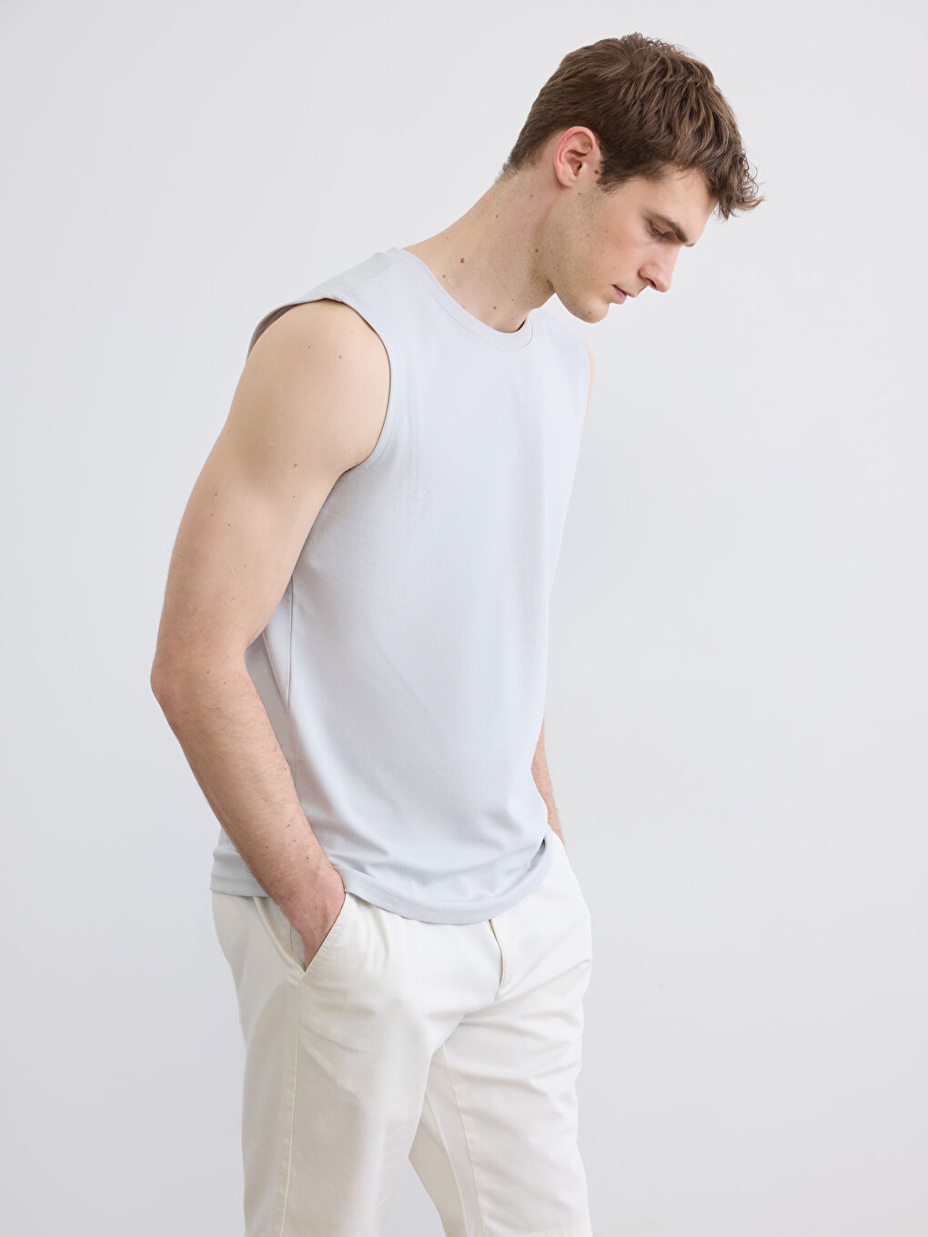 Gri Bisiklet Yaka Kolsuz Erkek Tişört