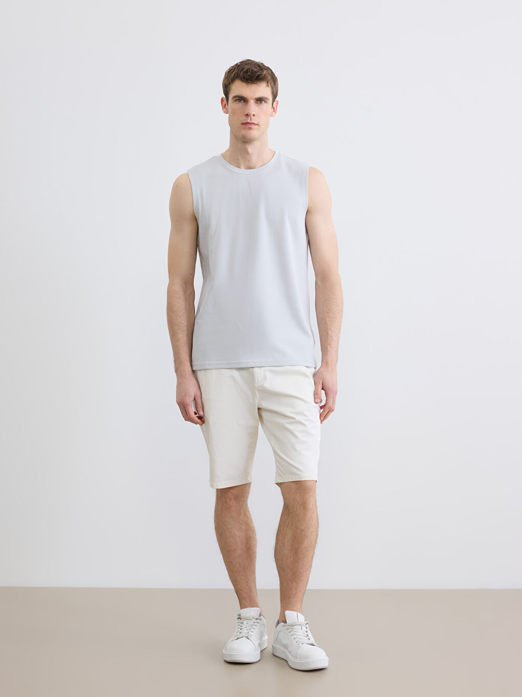 Gri Bisiklet Yaka Kolsuz Erkek Tişört-1