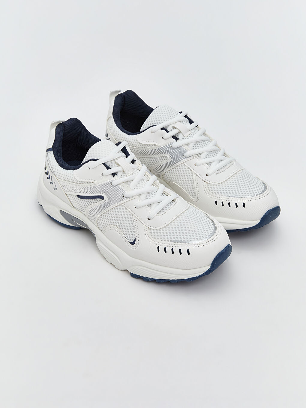 Beyaz Bağcıklı Kadın Spor Ayakkabı