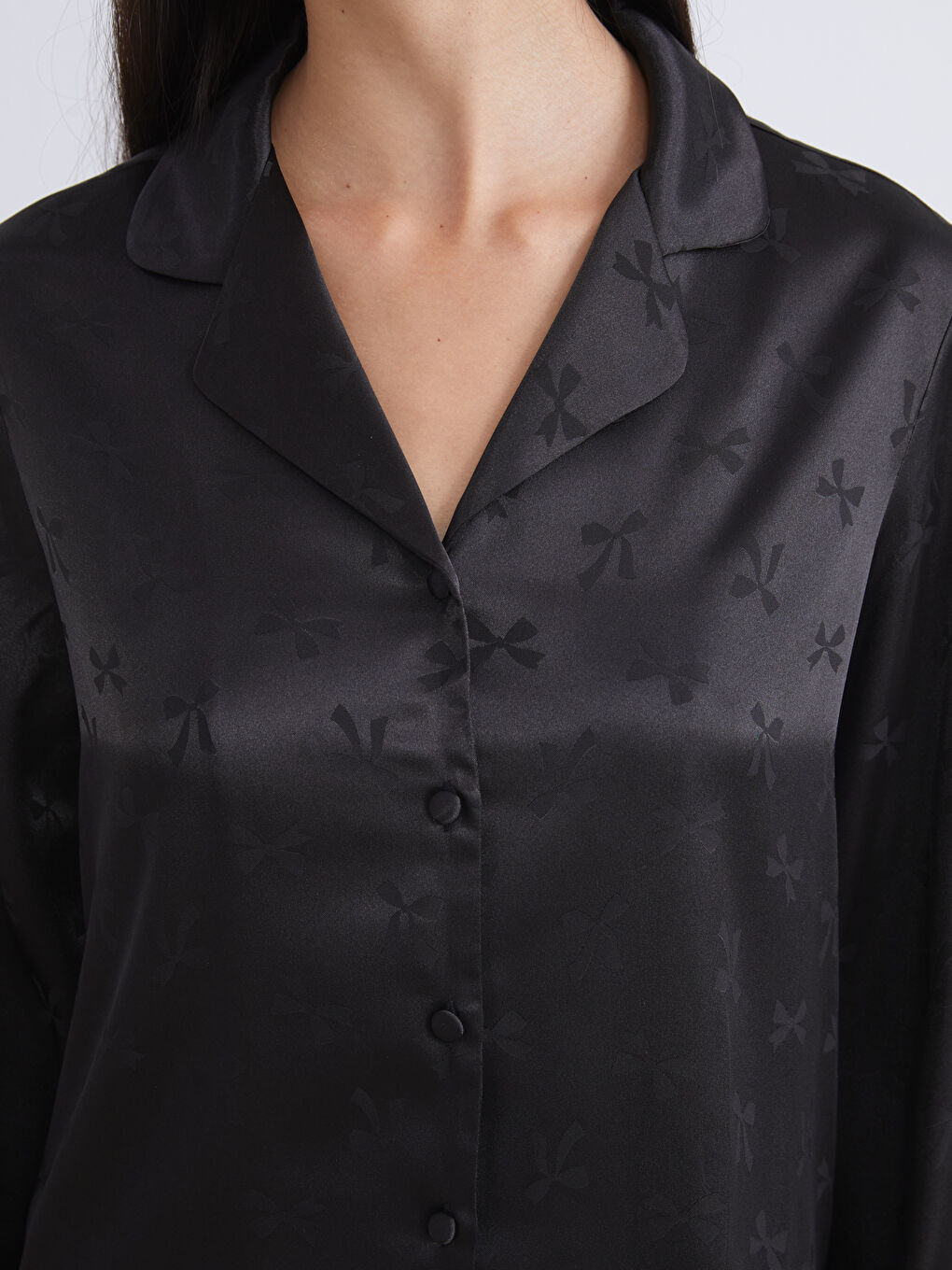 Siyah Gömlek Yaka Fiyonklu Saten Kadın Pijama Takımı-2