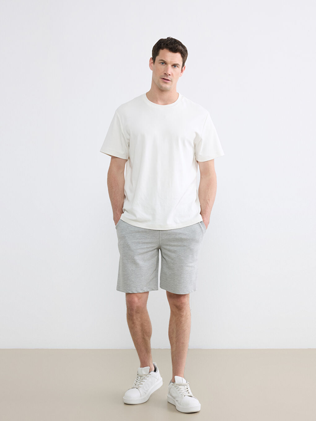 Gri Standart Kalıp Erkek Şort