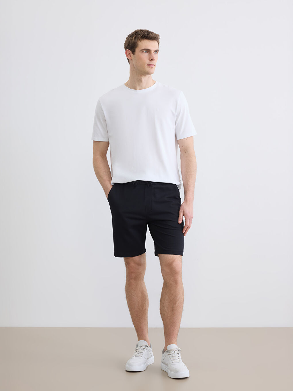 Siyah Standart Kalıp Erkek Şort