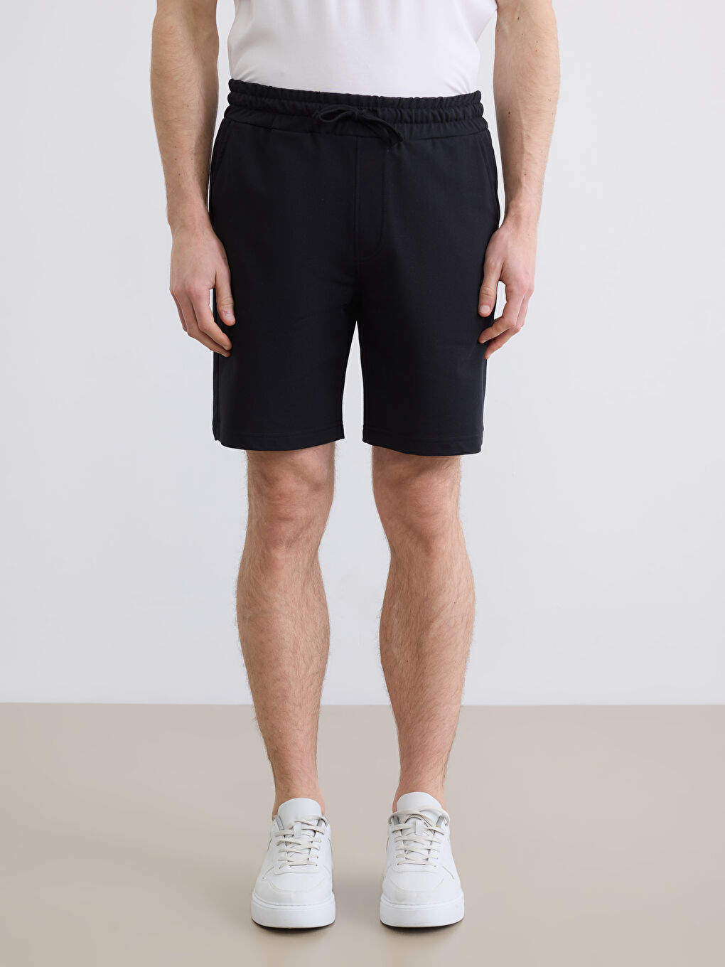 Siyah Standart Kalıp Erkek Şort-1