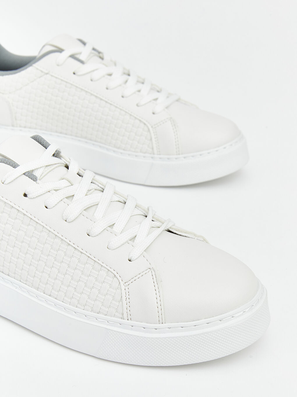 Beyaz Bağcıklı Kalın Tabanlı Desenli Erkek Sneaker-2