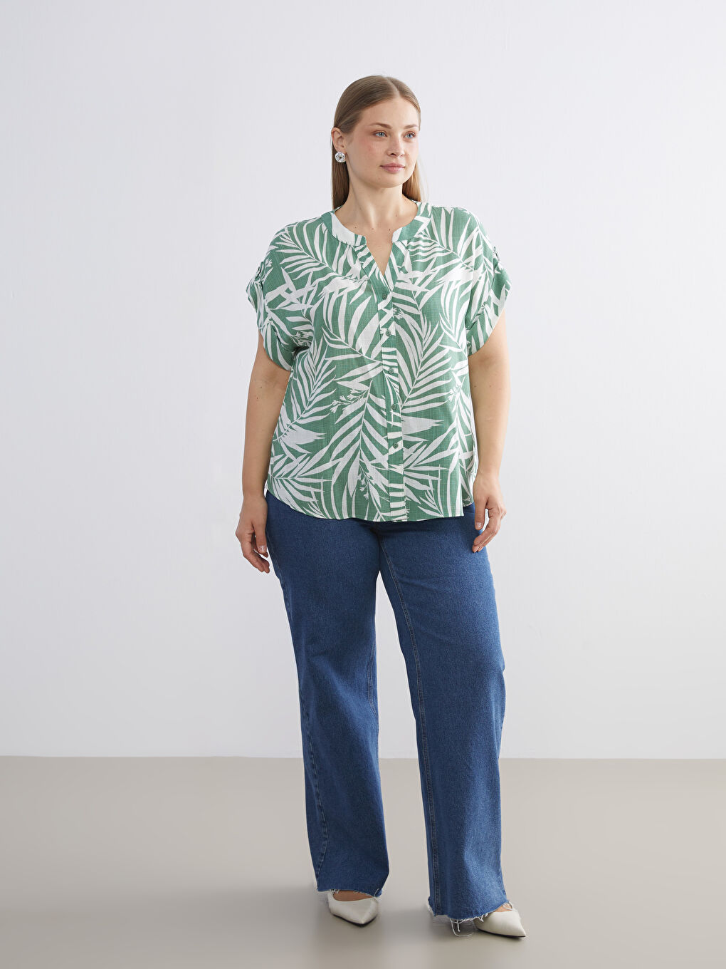 Ženska košulja od mešavine lana sa uzorkom i okovratnikom sa izrezom-1