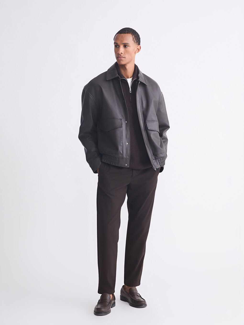 پاڵتۆی چەرمى ناسروشتی فیتی ڕاحەت یه‌خه‌ی كراس بۆ پیاوان-1