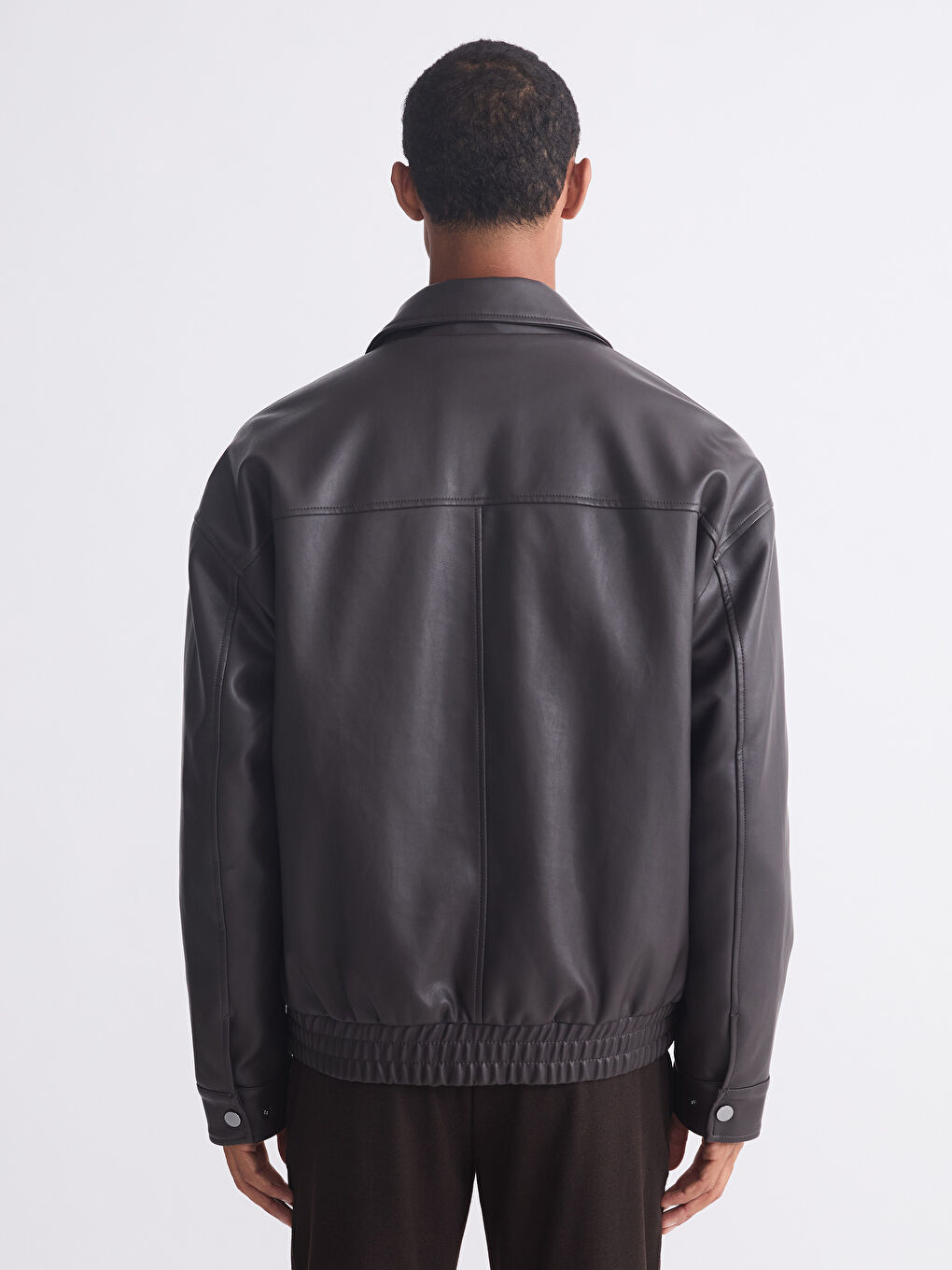 پاڵتۆی چەرمى ناسروشتی فیتی ڕاحەت یه‌خه‌ی كراس بۆ پیاوان-4