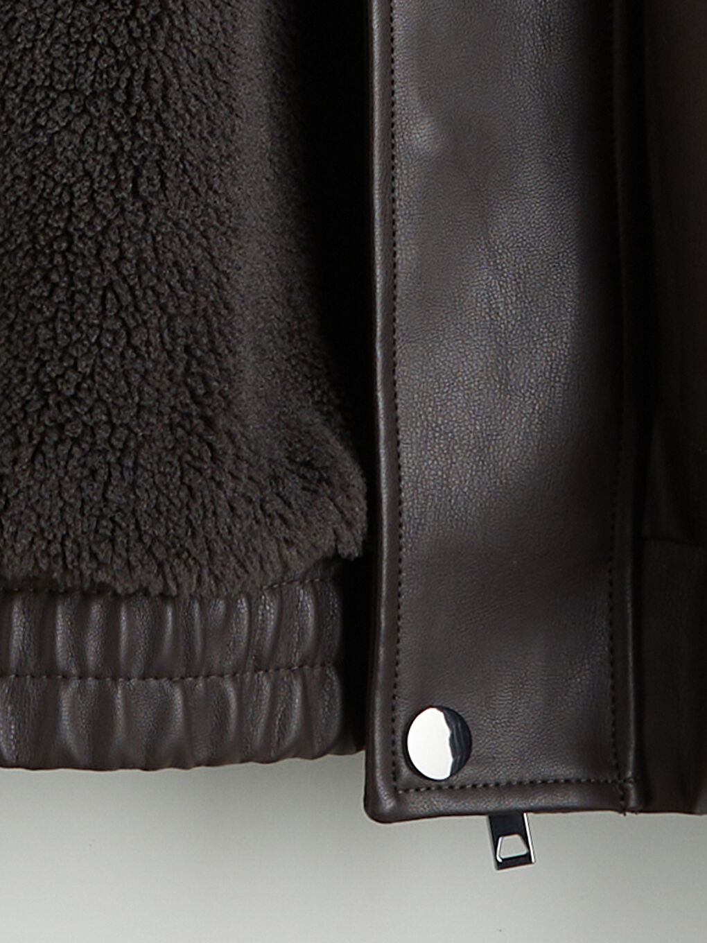 پاڵتۆی چەرمى ناسروشتی فیتی ڕاحەت یه‌خه‌ی كراس بۆ پیاوان-7