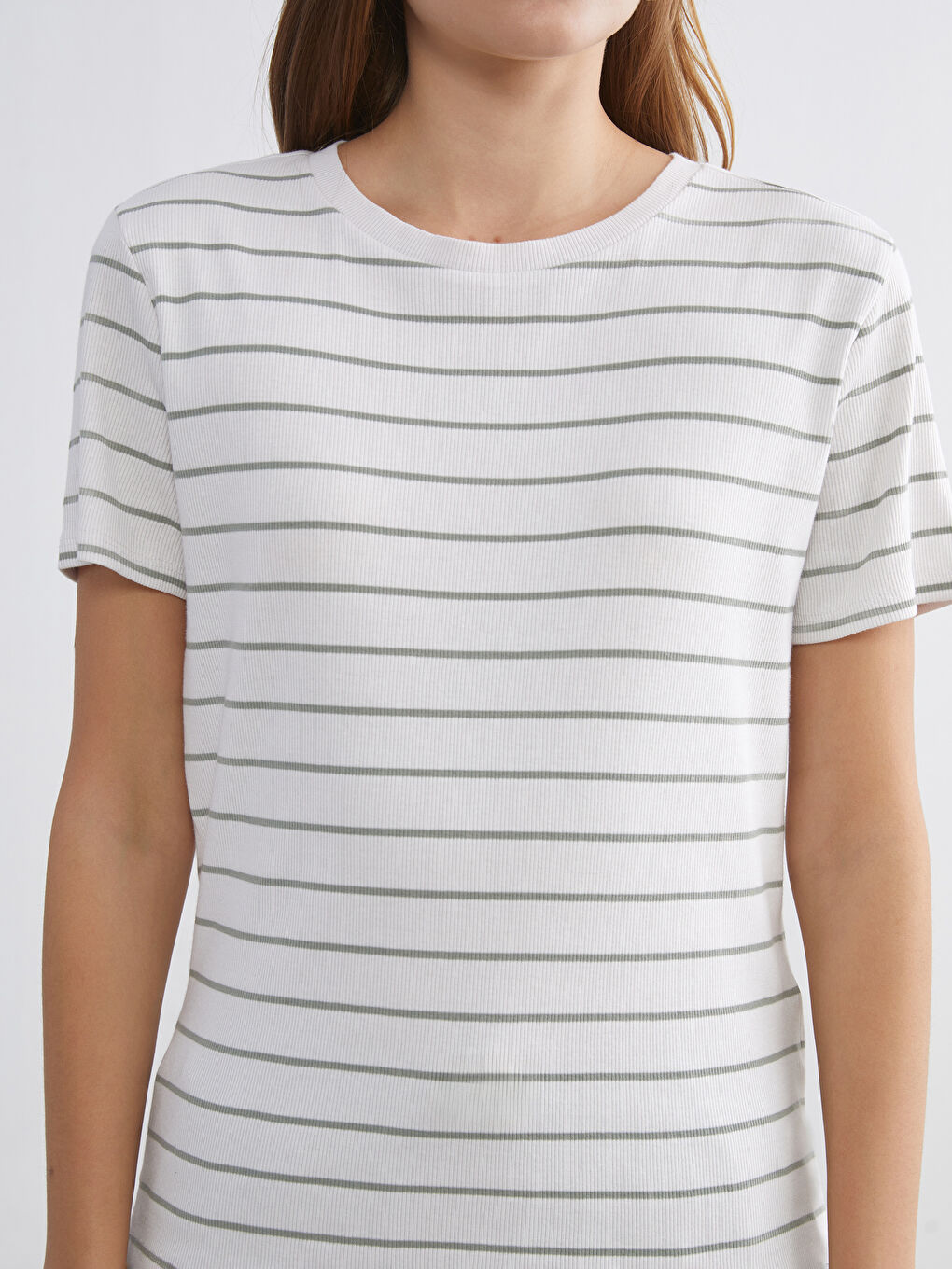 Әйелдерге арналған жолақты дөңгелек жағалы футболка-2