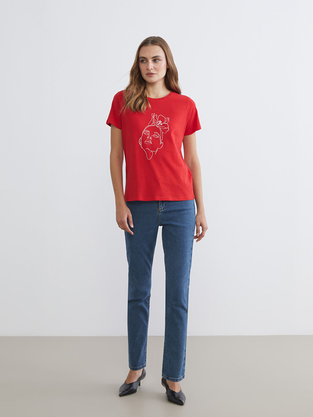 Әйелдерге арналған принтті дөңгелек жағалы футболка-1