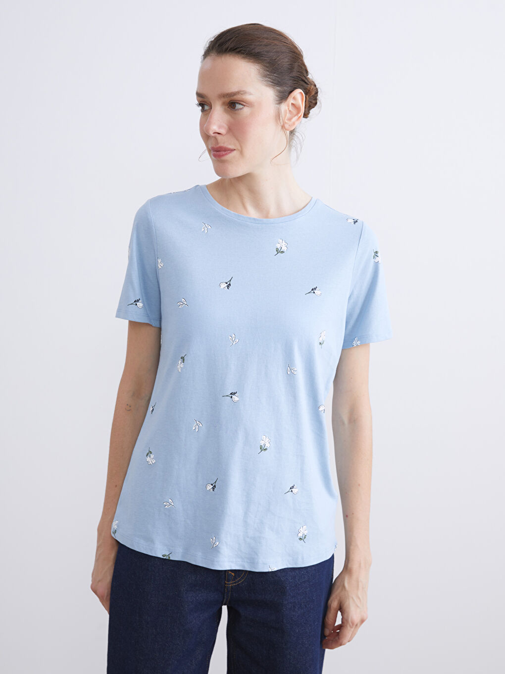 Тениска с кръгло деколте и цветен принт за жени