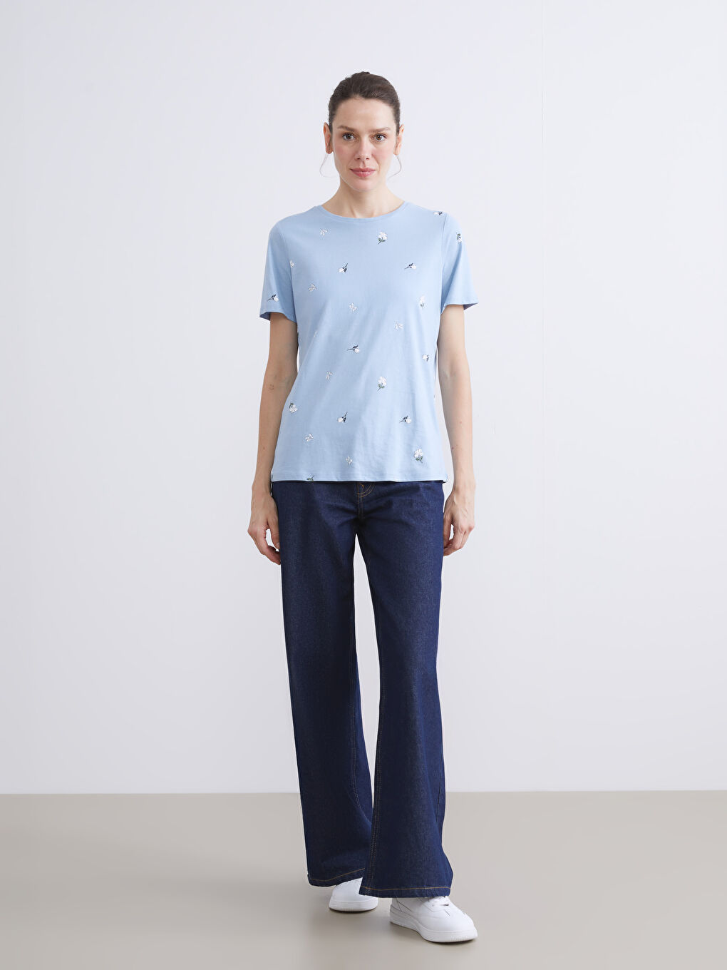 Тениска с кръгло деколте и цветен принт за жени-1