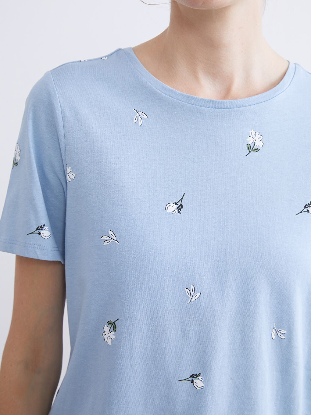 Тениска с кръгло деколте и цветен принт за жени-2