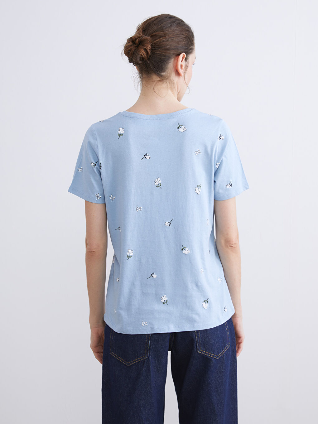 Тениска с кръгло деколте и цветен принт за жени-3