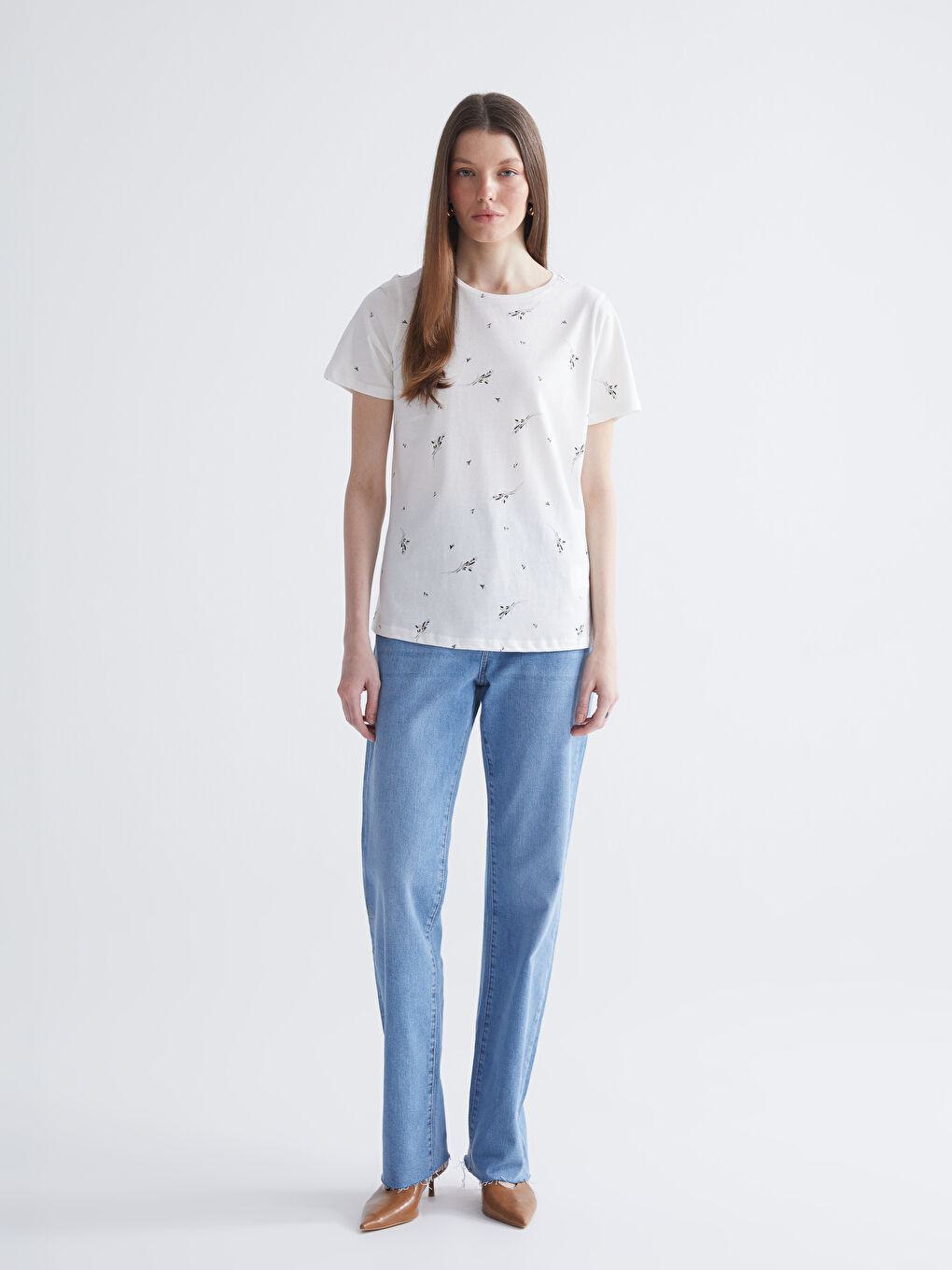 әйелдерге арналған гүлді өрнек дөңгелек жағалы футболка-1