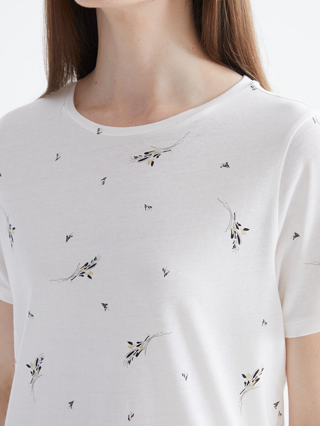 әйелдерге арналған гүлді өрнек дөңгелек жағалы футболка-2