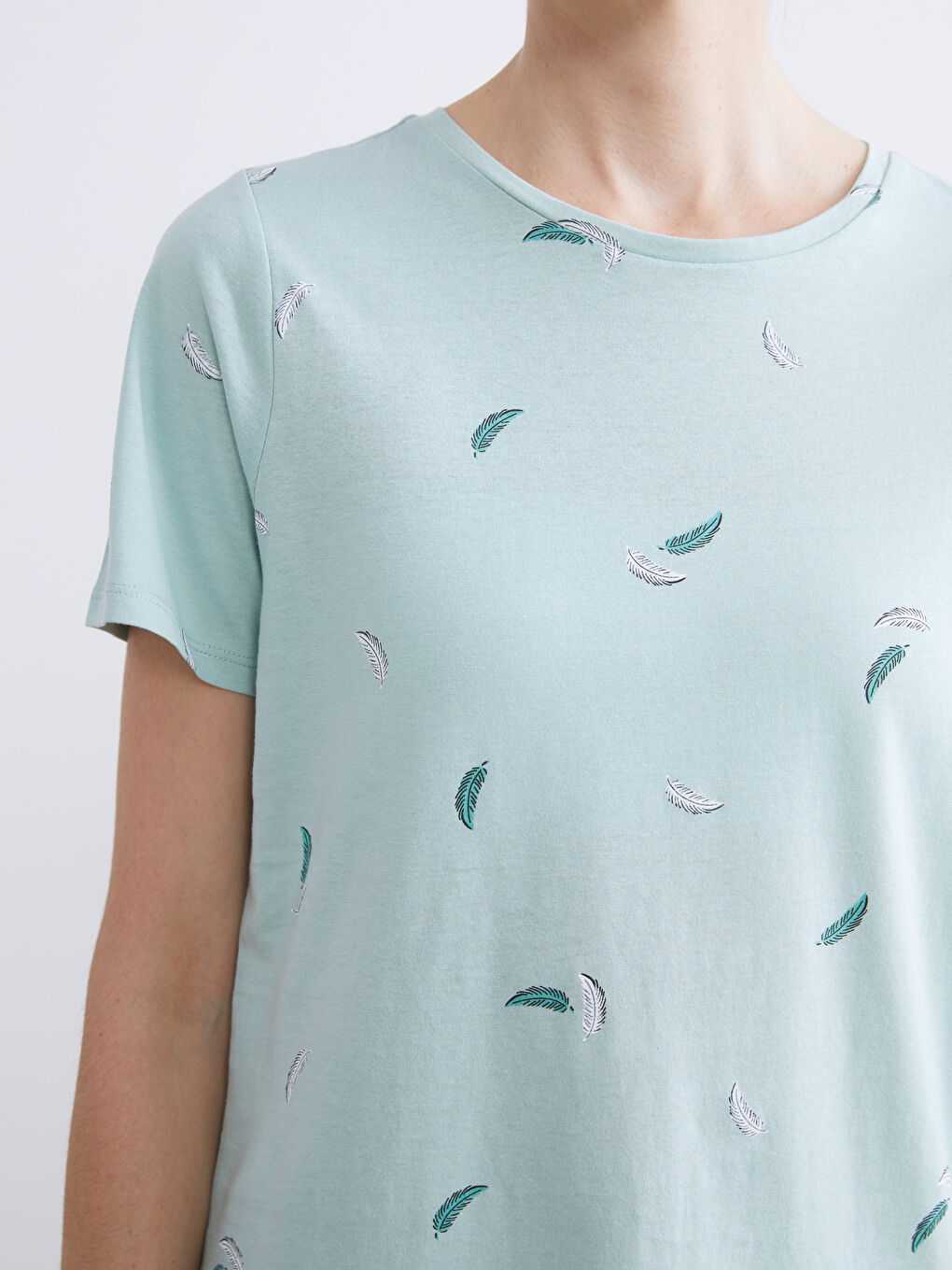 Тениска с кръгло деколте и цветен принт за жени-2