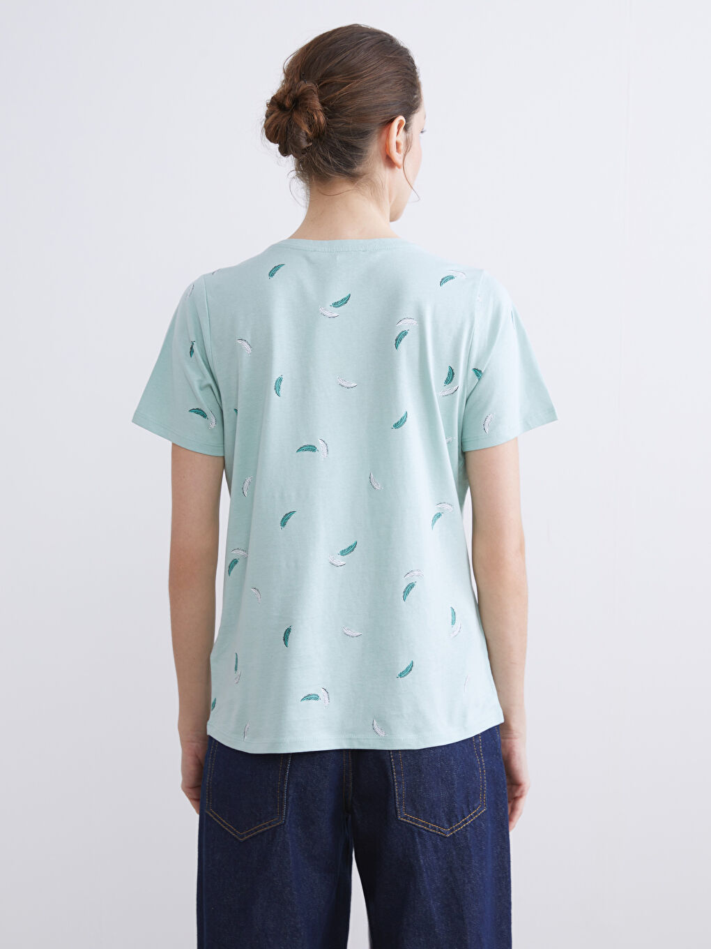 Тениска с кръгло деколте и цветен принт за жени-3