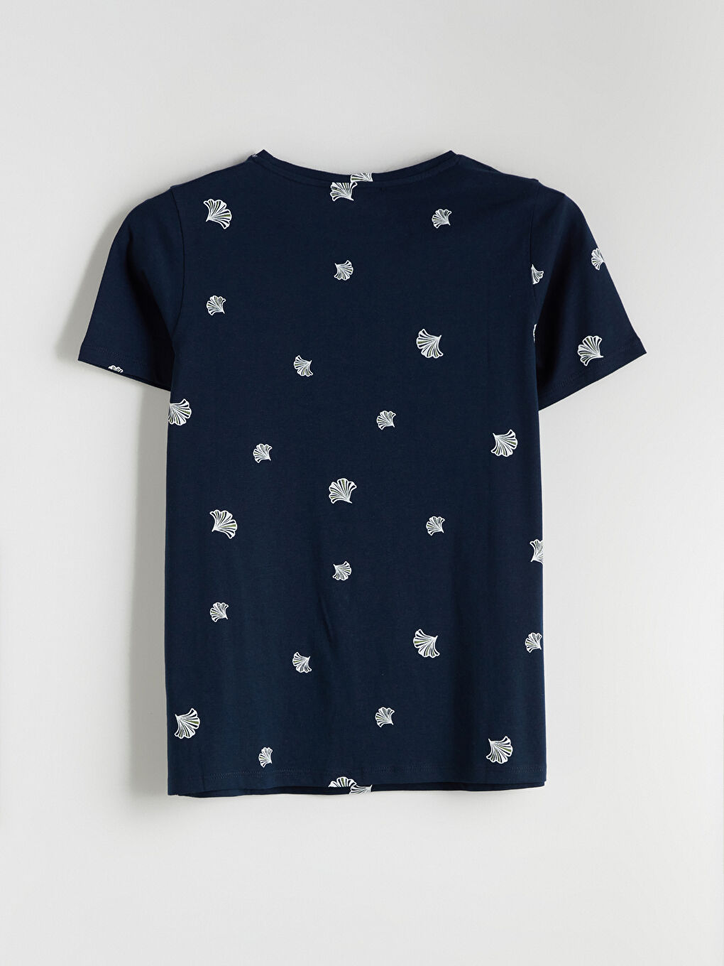 Футболка с цветочным принтом и круглым вырезом.-5