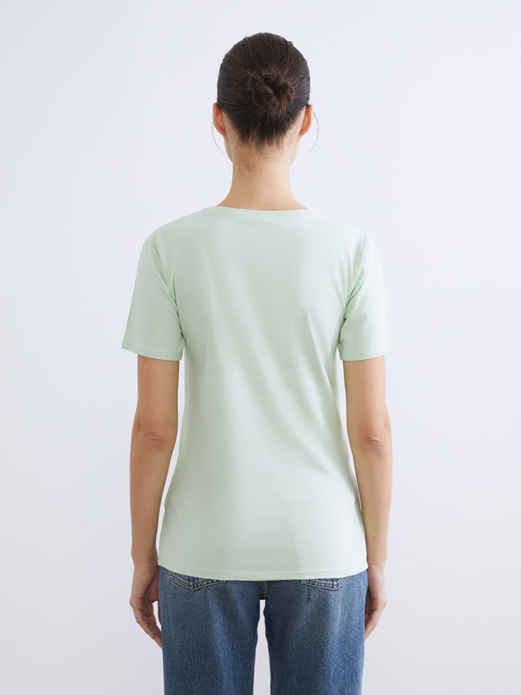 تي شيرت اخضر نساء-3