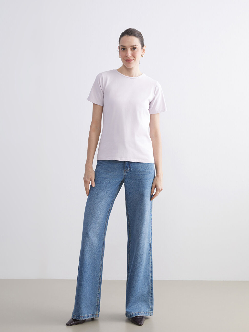 Женская футболка с круглым вырезом-1