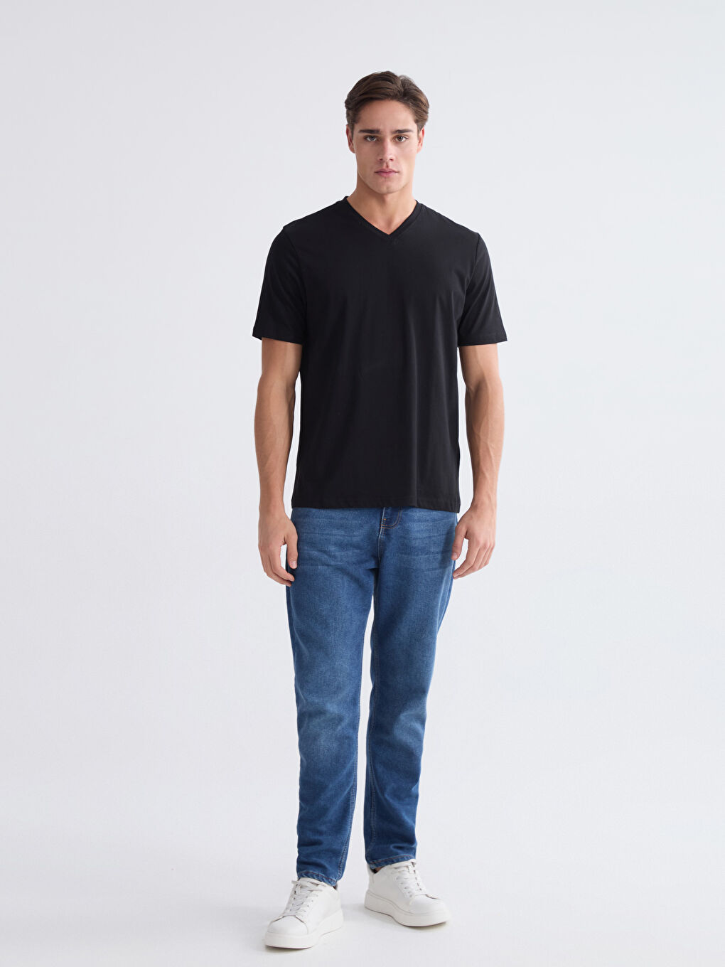 تيشيرت ياقة V كم قصير للرجال-1