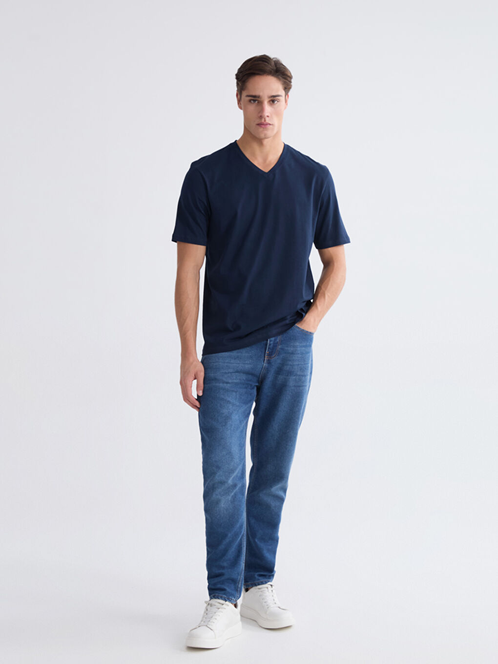 تيشيرت ياقة V كم قصير للرجال-1